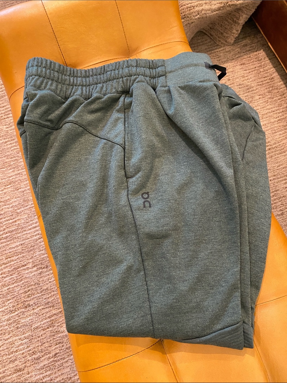 On Cloud Women’s Green Drawstring Jogger.